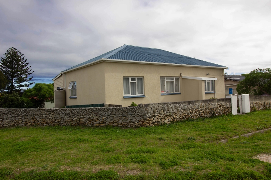4 Bedroom Property for Sale in Gansbaai Central Western Cape